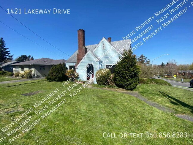 1421 Lakeway Dr