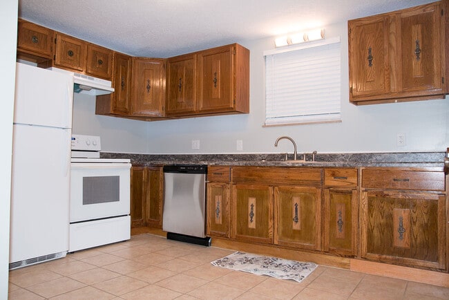 Building Photo - 809 Diamond Ct Unit 2 Rental