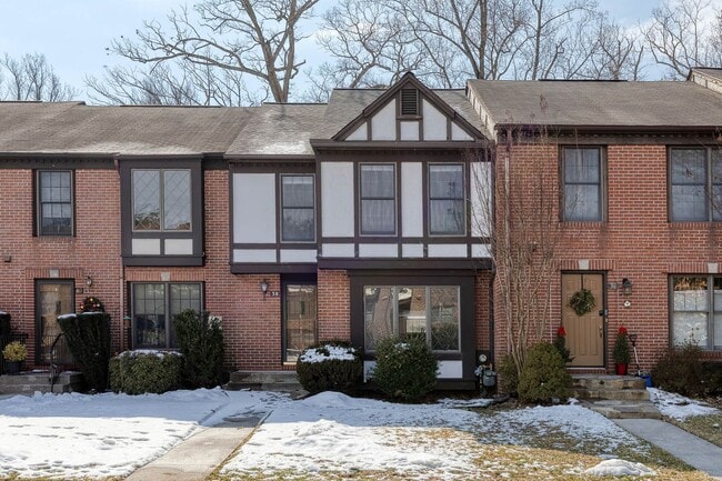 Building Photo - Welcome to this beautiful 3bd 3.5bth brick-front townhome in the highly sought-after Copperfield ...