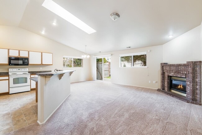 Photo - Inviting 3 Bedroom/2 Bathroom Duplex in Puyallup! Two Car Garage, Fenced Yard, Cul-de-Sac, New Pl...