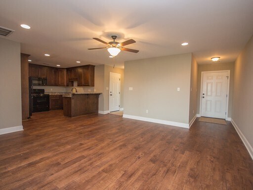 Photo - Minutes to Mazda/Toyota, Amazon, Polaris!!