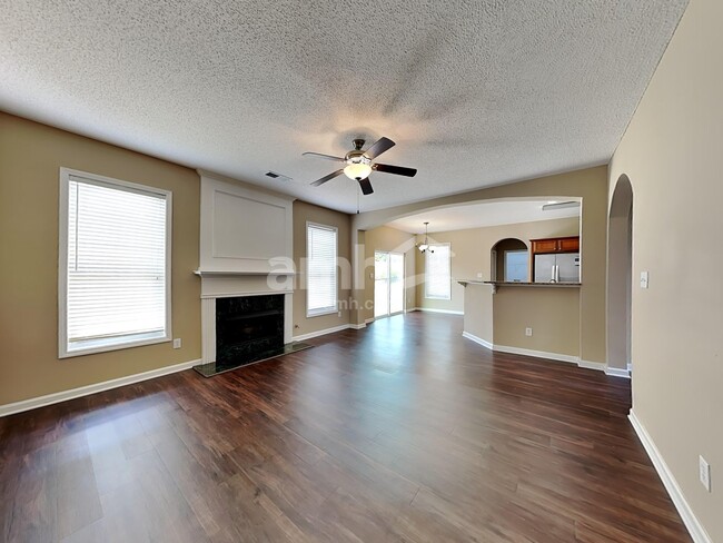 Photo - 812 Andora Way SW