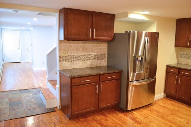 Building Photo - 25 McBride St Unit #3