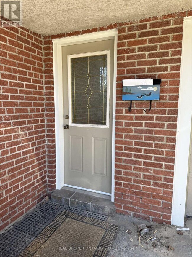 Photo - 214 Fairglen Ave