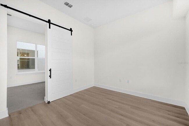 Photo - 878 TETBURY Lp