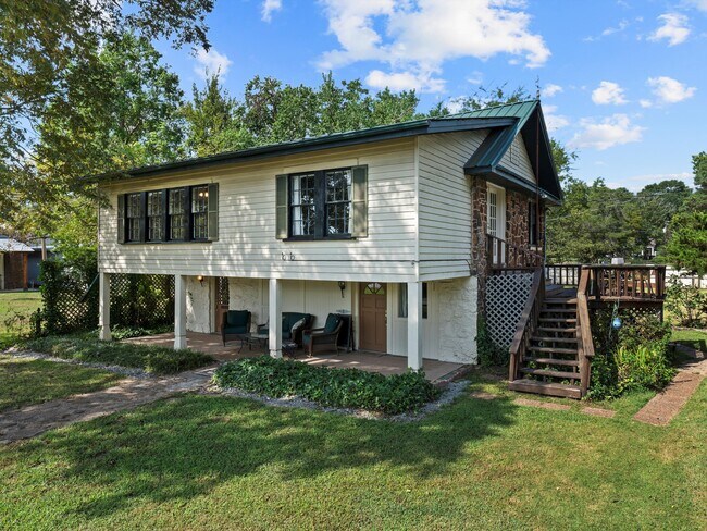 Photo - 107 St John St