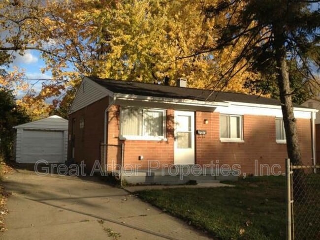 Building Photo - 741 Dorset Ave