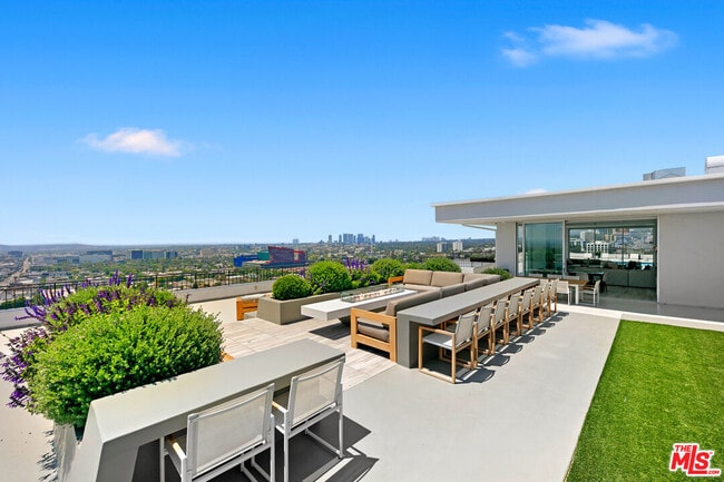 Building Photo - 1100 Alta Loma Rd Unit 16B Rental