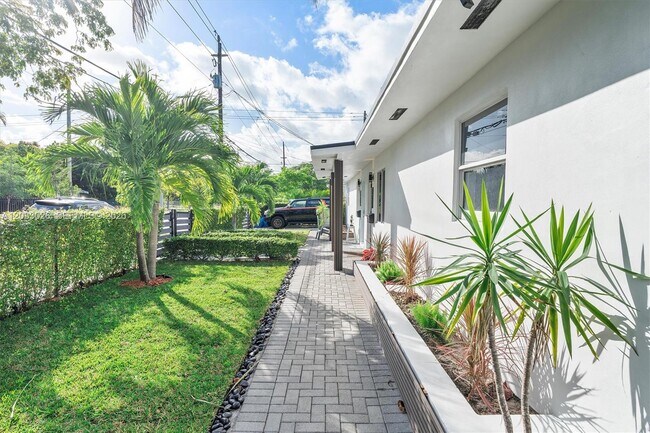 4284 NW 1st Ave Unit 4284