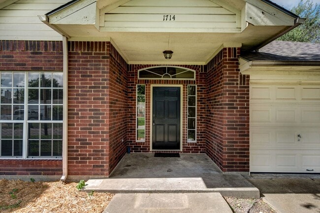 Photo - Beautiful 4 Bed, 2 Bath in a Great Location!