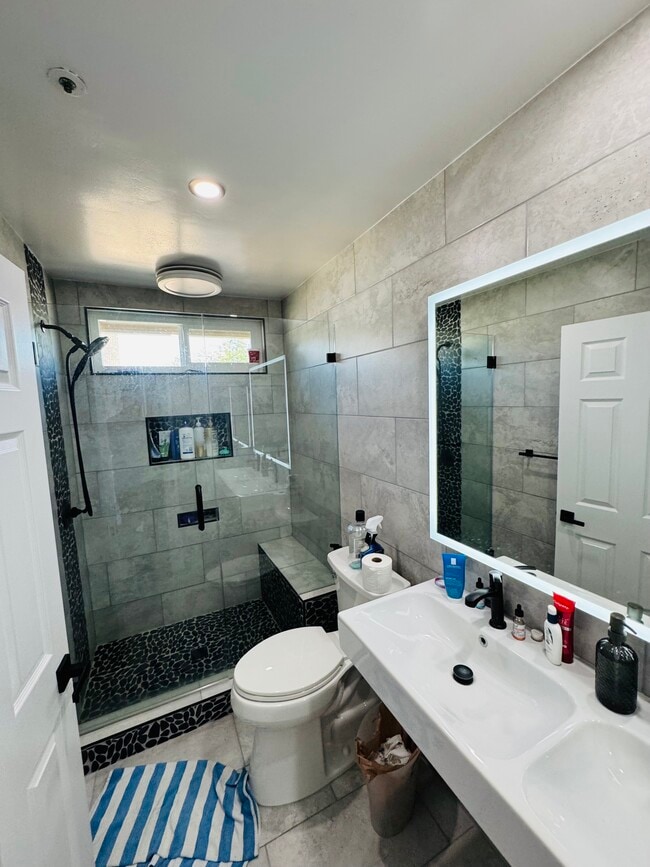 Building Photo - 13661 Kings Canyon Ct