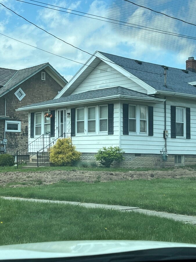 Photo - 212 E Main St