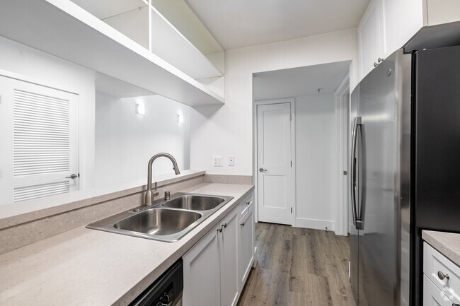 2HAB, 2BA - 950ft² - Cocina - Fair Park Apartments