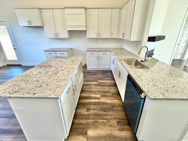 Photo - Move In Special! Now Leasing a 5-bedroom 3 bath home in Olive Branch @ Southbranch.