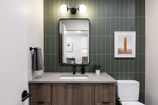 Building Photo - 1706 Sherman Ave Unit 203