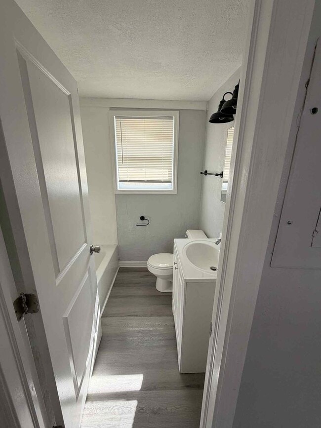 Photo - 205 4th St Unit 3