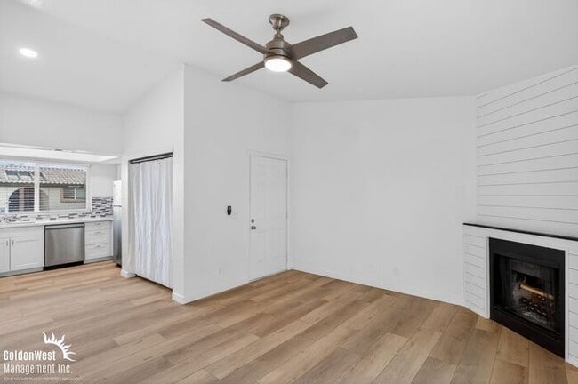 Photo - Stylish 2Bdm 1Ba Apartment with Fireplace in Phoenix!
