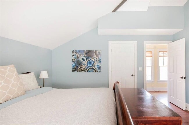 Photo - 20 Hilliard St NE