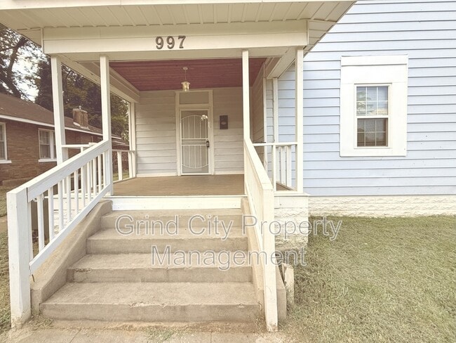Building Photo - 997 S Willett St Rental