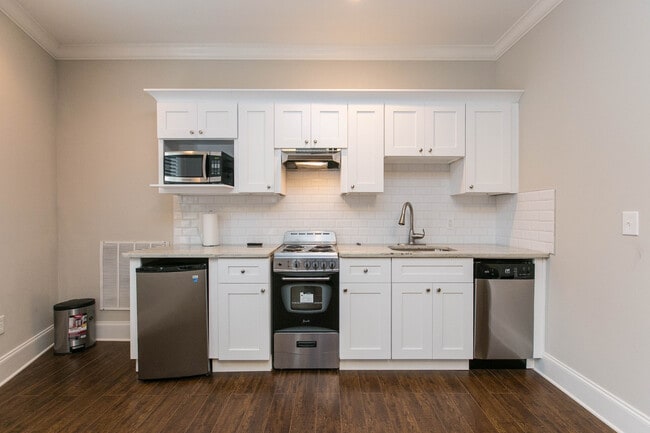 Dishwaher, Stove and fridge - The Residence at 1743 N Decatur