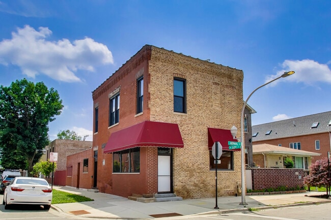 Building Photo - 3201 S Normal Ave Unit 2F