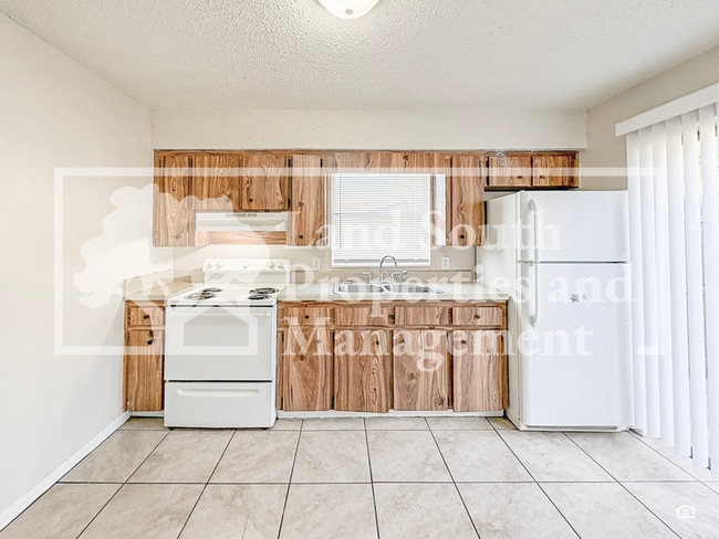 Photo - 5866 Charlton Dr