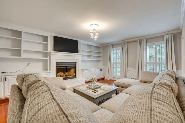 Photo - 2093 Breconridge Dr S W
