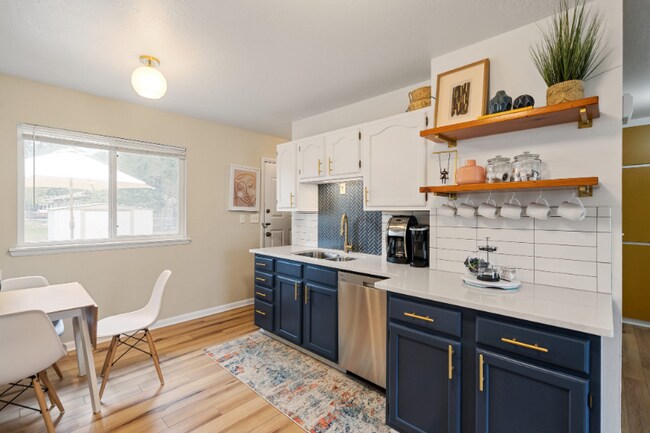 Photo - 1003 Castlerock Dr