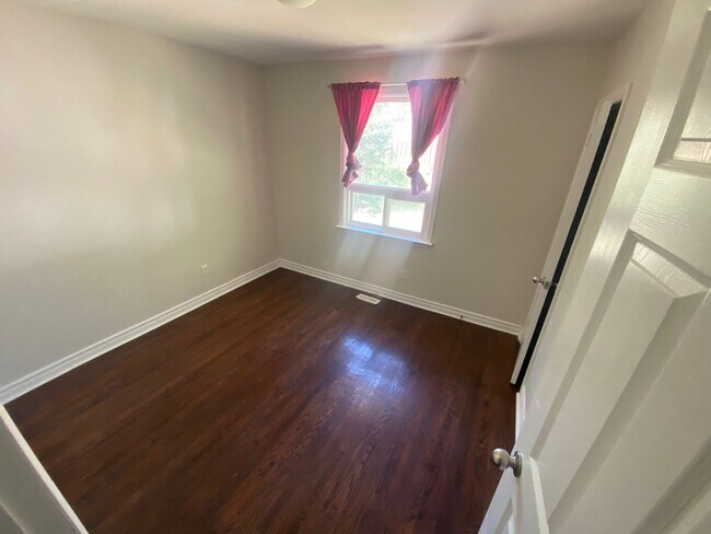 Photo - 87 Packard Bouelvard-1