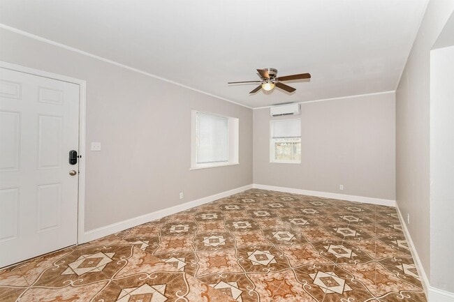 Photo - 1531 N Indianapolis Ave