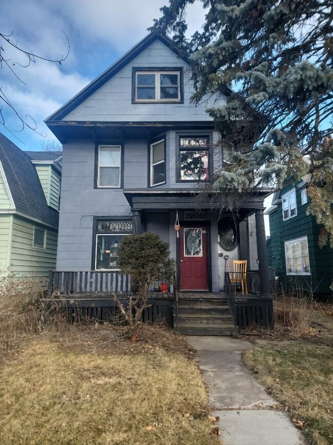 Building Photo - 1209 N 16th St Unit 1209 N 16th St - Upper