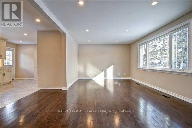 Photo - 21 Cartier Crescent