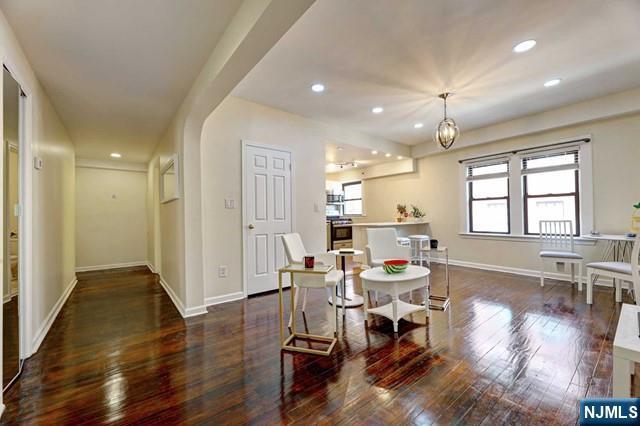 Building Photo - 18-22 Engle St Unit R16 Rental