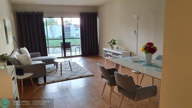 Photo - 2050 Oleander Blvd Condominio Unidad 703