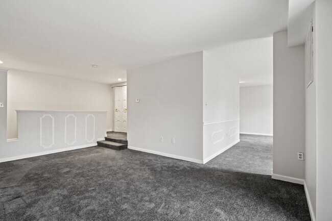 Photo - 142 Georgetown Rd Townhome