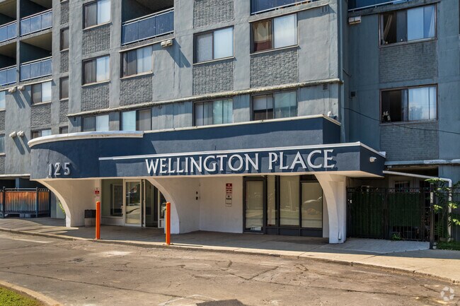 Entrée du bâtiment - Wellington Place