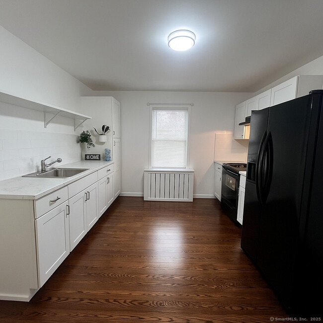 Photo - 736 Howe Ave