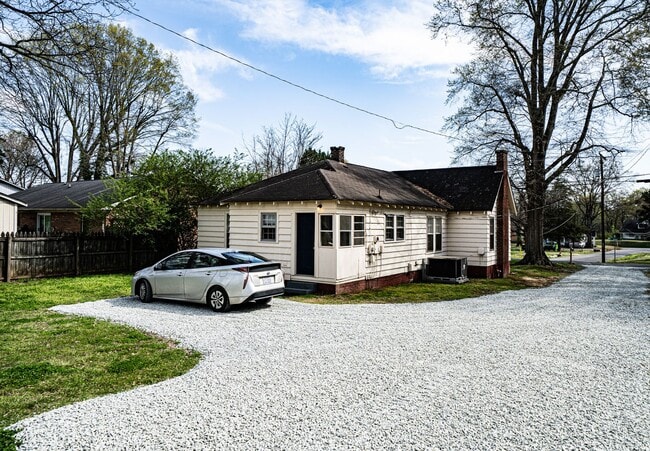 Photo - 1/2 MONTH OFF * 2-Bed 1 bath | 5 Minutes to Downtown Kannapolis