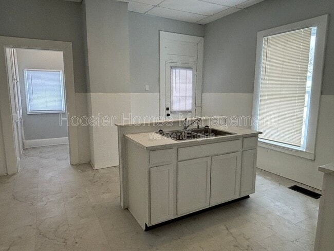 Building Photo - 332 N Arsenal Ave Unit A