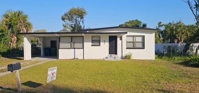 Building Photo - REMODELED 3 BEDROOM / 1 BATH / CARPORT (WINTER PARK!)