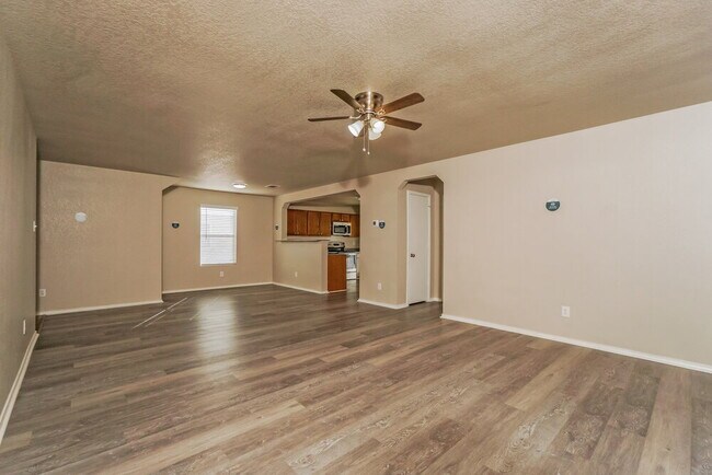 Photo - 9331 Maple Silver