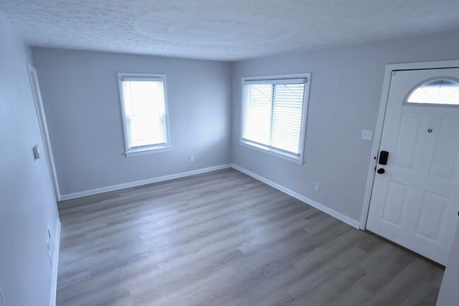 Photo - 843 Davies Ave