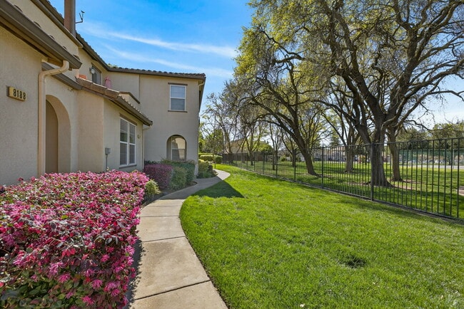 Building Photo - 8188 Crystal Walk Cir