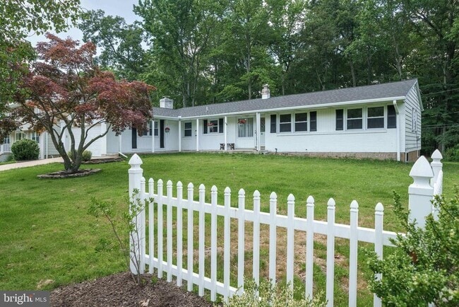 Building Photo - 3335 S Rockfield Dr Rental