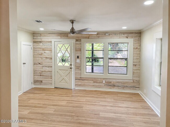 303 Thelma Dr