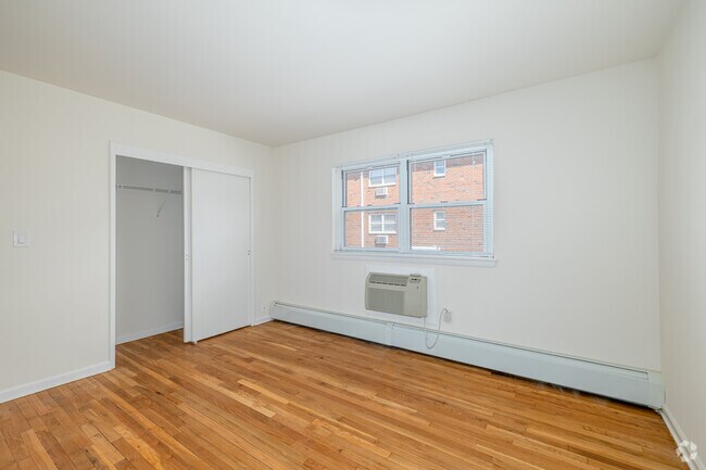 1BR, 1BA - 530SF - Bedroom