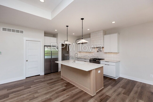 Photo - 5901 NE Sherman Dr