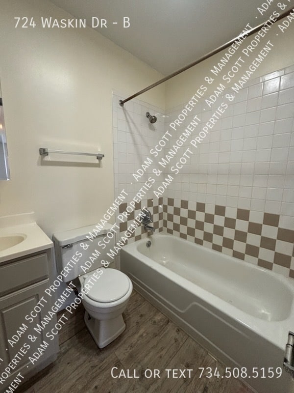 Photo - 724 Waskin Dr Unit B