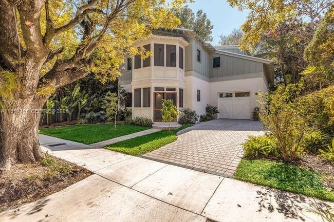 Photo - 2330 Overbrook St