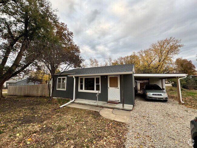 Building Photo - 3 Bedroom Home in Excellent West Side Loca...